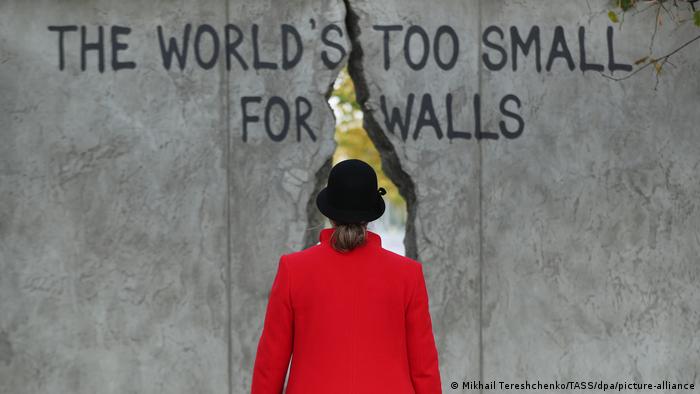 Russland Fragmente der Berliner Mauer in Moskau