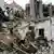 Спасательные работы на развалинах дома после ракетного удара в Гяндже