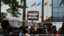09.20.2020 *** EndSARS protesters occupy Lagos State House of Assembly, Alausa, Ikeja, Lagos, Nigeria on Friday, October 9, 2020. The protesters are calling for the scrapping of police unit, known as Special Anti-Robbery Squad (SARS) over the squadÄôs incessant harassment and brutality of innocent Nigerians. (Photo by Adekunle Ajayi/NurPhoto) | Keine Weitergabe an Wiederverkäufer.
