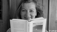 Michaela Prinzinger ist eine Neogräzistin, freie Autorin, Dolmetscherin und Übersetzerin