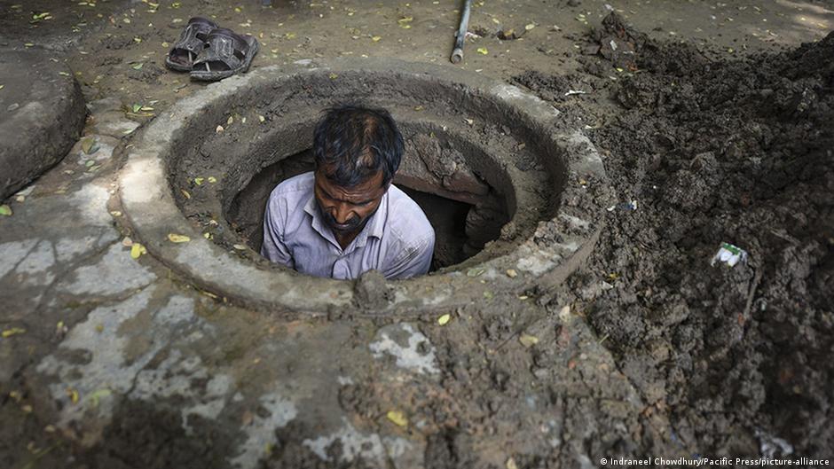 India Launches Initiative To End Manual Scavenging By 2021 News Dw 20 11 2020