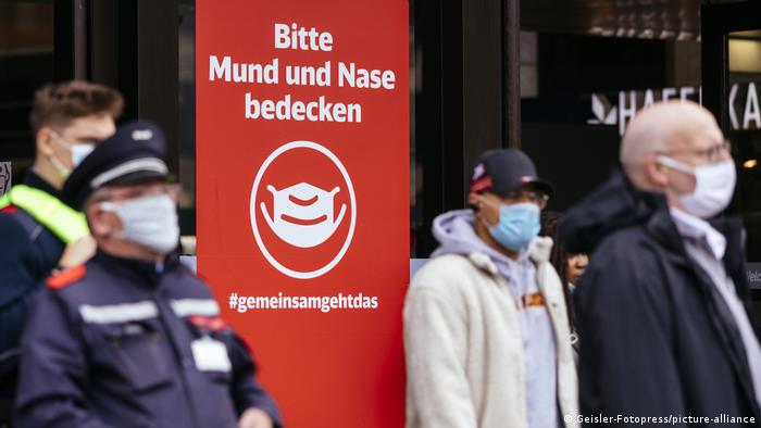 Symbolfoto Maskenpflicht auf öffentlichen Plätzen Düsseldorf (Geisler-Fotopress/picture-alliance)