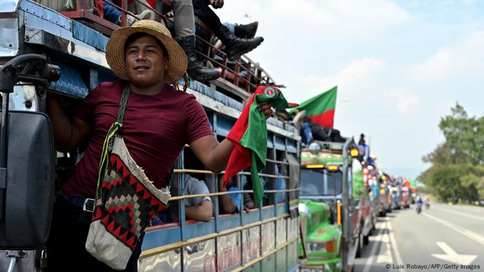 Foto de caravana de la minga