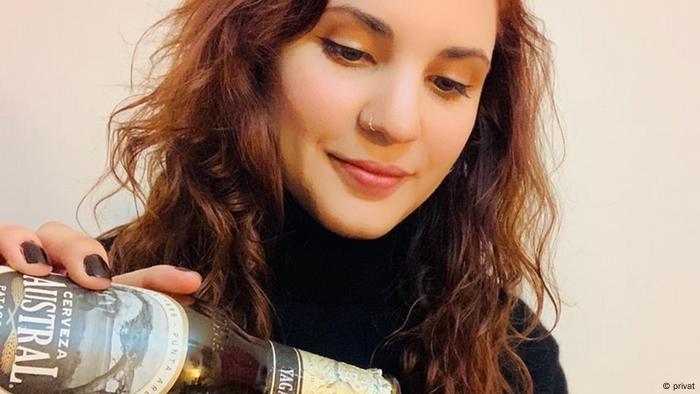 Natalia Urzúa, sommelier chilena de cerveza. Natalia Urzúa, sommelier chilena de cerveza.