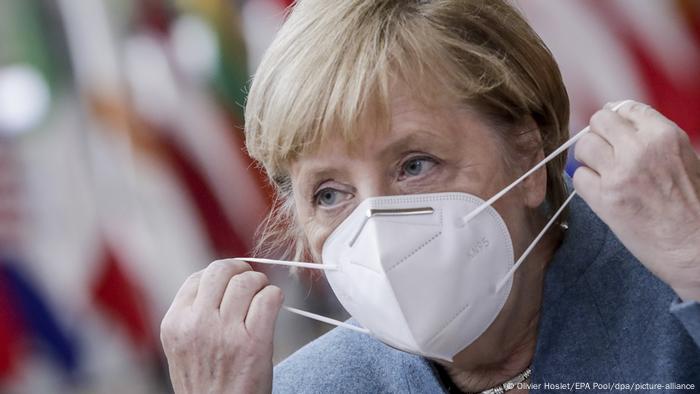 Gipfel der EU-Staats- und Regierungschefs | Angela Merkel (Olivier Hoslet/EPA Pool/dpa/picture-alliance) Gipfel der EU-Staats- und Regierungschefs | Angela Merkel (Olivier Hoslet/EPA Pool/dpa/picture-alliance)
