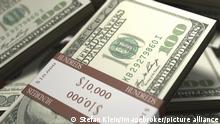 Gebündelte Hundertdollarscheine, Geldstapel, Computergrafik | Verwendung weltweit, Keine Weitergabe an Wiederverkäufer.