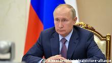 16.10.2020, Russland, Moskau: Wladimir Putin, Präsident von Russland, führt den Vorsitz einer Sicherheitsratssitzung per Videokonferenz. Foto: Alexei Druzhinin/Pool Sputnik Kremlin/AP/dpa +++ dpa-Bildfunk +++ | 