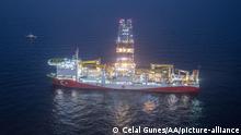 AT SEA, UNSPECIFIED - OCTOBER 16: An aerial photo shows Turkish drill ship 'Fatih' during a visit of Turkey's Energy and Natural Resources Minister Fatih Donmez at the sea in Turkey on October 16, 2020. Celal Gunes / Anadolu Agency | Keine Weitergabe an Wiederverkäufer.