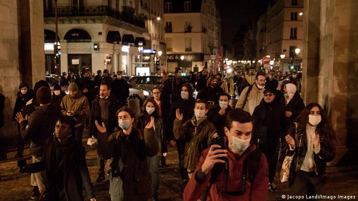 Protesto em Paris contra o novo lockdown imposto pelas autoridades 