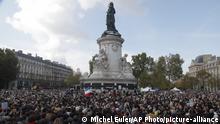 Oct. 18, 2020***
People gather on Republique square for a demonstration Sunday Oct. 18, 2020 in Paris. Demonstrations around France have been called in support of freedom of speech and to pay tribute to a French history teacher who was beheaded near Paris after discussing caricatures of Islam's Prophet Muhammad with his class. Samuel Paty was beheaded on Friday by a 18-year-old Moscow-born Chechen refugee who was shot dead by police. (AP Photo/Michel Euler) |