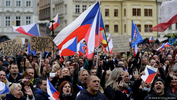 Tschechien Prag | Protest gegen Coronamaßnahmen (David W Cerny/Reuters)