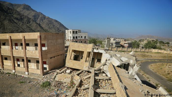 مدرسه ویران شده در اثر حملات جنگی