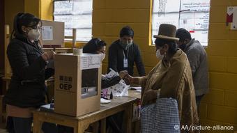 Bolivien La Paz | Wahlen Wahllokal (AA/picture-alliance)