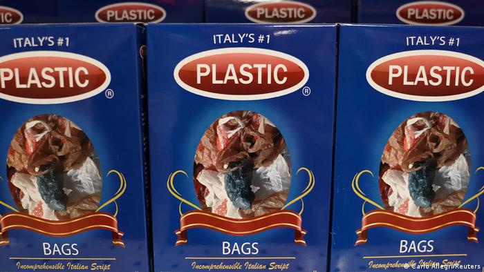USA Plastic Bag Store in New York (Carlo Allegri/Reuters)