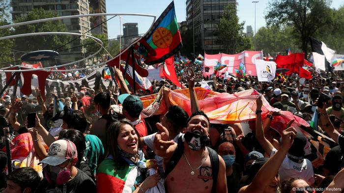 Protestas antigubernamentales en Chile que finalmente llevaron a un referéndum sobre una nueva Constitución.