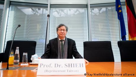 台灣民進黨籍政治人物謝志偉，早在2005年至2007年前總統陳水扁時期即出任台灣駐德國代表，並於2016年蔡英文當選總統後再次上任至今。
