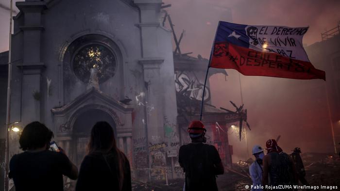 Chile | Santiago | Kirchen bei Demonstrationen niedergebrannt 18.10.2020