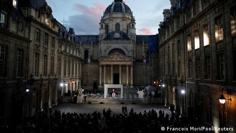 Γαλλία: Ο δάσκαλος που έγινε το σύμβολο της Δημοκρατίας