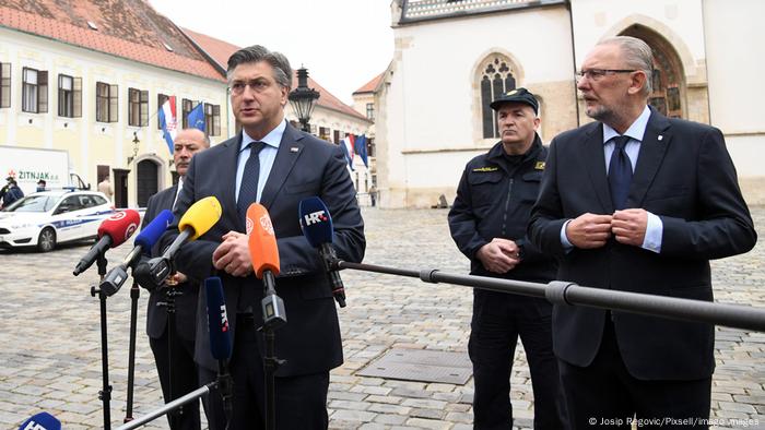 Kroatien Angriff auf Polizisten vor Regierungsgebäude in Zagreb (Josip Regovic/Pixsell/imago images)