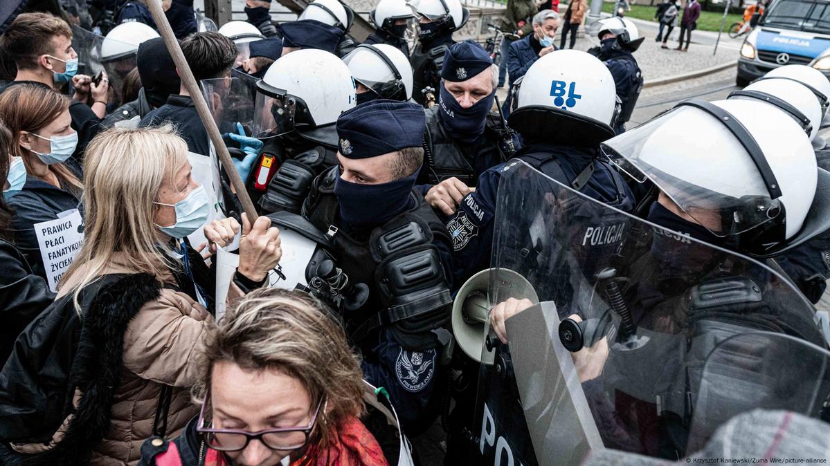 Выступать против. Протесты в Варшаве 2020. Протесты в Польше 2020. Митинги в Польше 2020. Протест в Польше женщины.