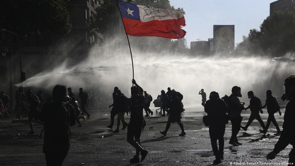 Disturbios rompen el silencio electoral en Chile | DW | 24.10.2020