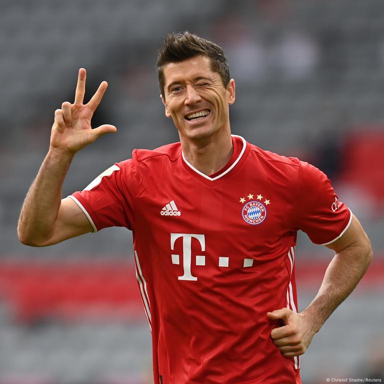 Lewandowski é eleito o melhor do mundo pela Fifa; veja vencedores do The  Best 2020-2021 - Jogada - Diário do Nordeste