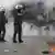 Prosvjednici na policiju bacaju i tzv. molotovljeve koktele