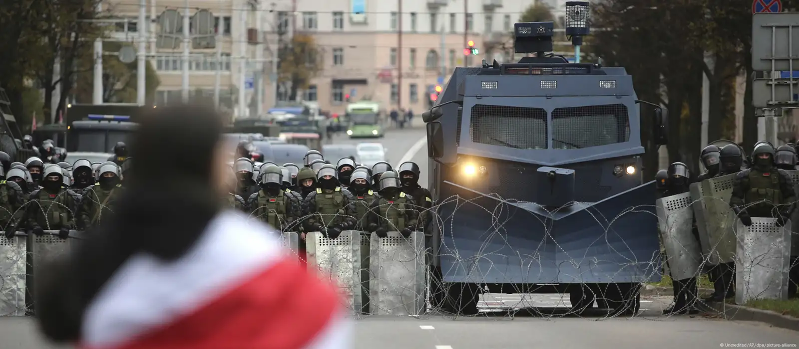 Что используют силовики для разгона протестов в Беларуси – DW – 03.11.2020