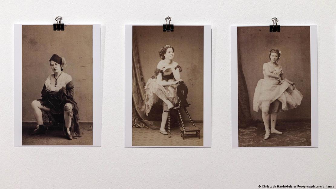 Από την ιδιωτική συλλογή φωτογραφιών της Ελισάβετ (έκθεση στο Μουσείο Λούντβιχ, 2020) Από την ιδιωτική συλλογή φωτογραφιών της Ελισάβετ (έκθεση στο Μουσείο Λούντβιχ, 2020)