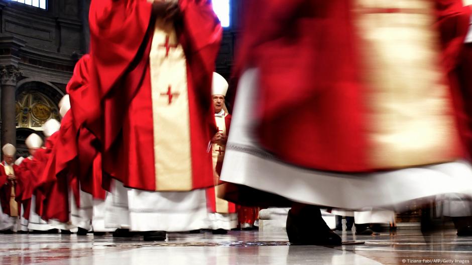 Svaki katolik može postati papa, ali već šest vekova su to samo kardinali