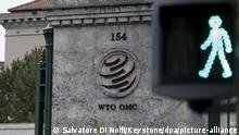 ARCHIV - 09.12.2019, Schweiz, Genf: Das Logo der Welthandelsorganisation (WTO) steht an einer Säule am Hauptsitz der Organisation. (zu Studie: Deutschland einer der größten WTO-Profiteure) Foto: Salvatore Di Nolfi/KEYSTONE/dpa +++ dpa-Bildfunk +++ |