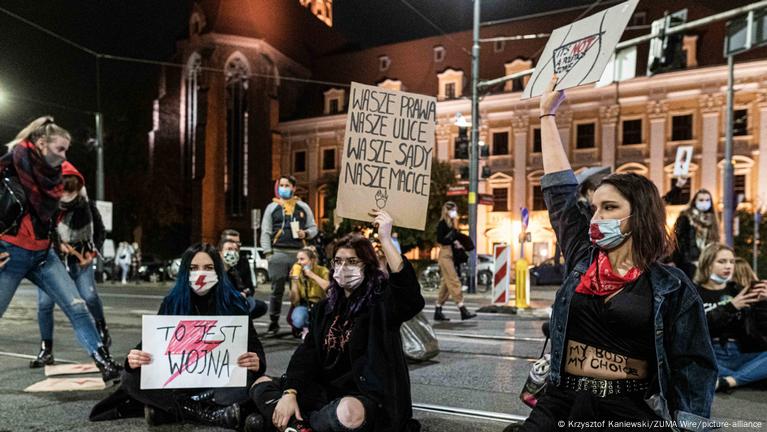 Polen Protestieren Gegen Abtreibungsrecht Dw 26 10 2020