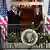  آمي كوني باريت القاضية الجديدة في المحكمة العليا الأمريكية، وهي واقفة على شرفة البيت الأبيض إلى جانب ترامب. 