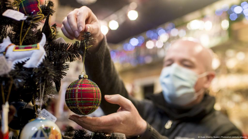 Coronavirus German Families Should Celebrate Christmas In Shifts News Dw 27 10 2020