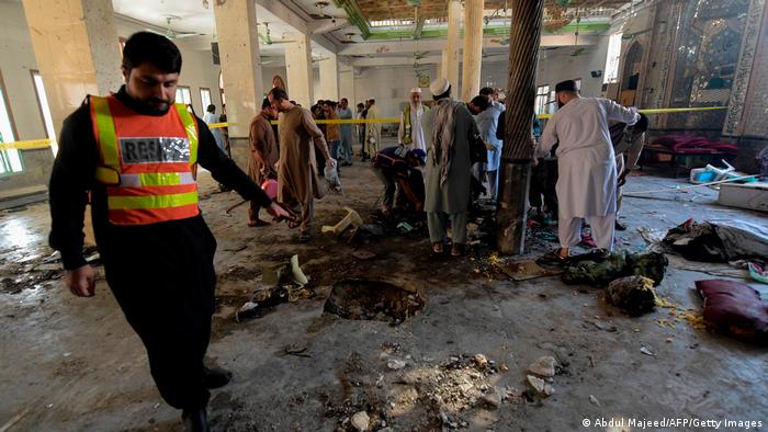 هجوم بقنبلة على مدرسة قرآنية في مدينة بيشاور الباكستانية