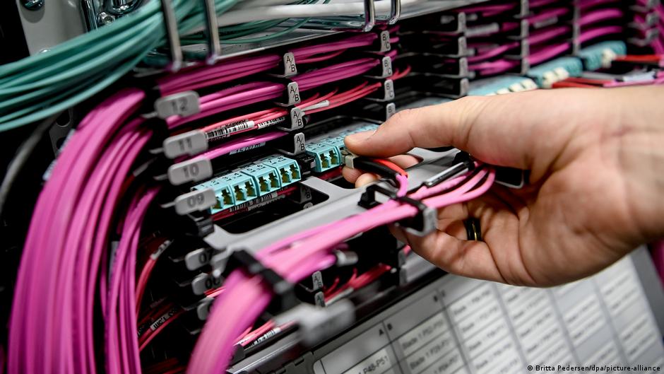 Big data centers are power-hungry, but increasingly efficient | Business | Economy and finance news from a German perspective | DW - Vimarsana News
