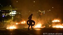 Demonstrators burn tyres as protesters riot in the Rosengard neighbourhood of Malmo, Sweden, on Aug. 28, 2020. The protest was sparked by the burning of a coran by members of Danish far-right party Stram Kurs earlier in the day. The party's leader Rasmus Paludan was denied entry to Sweden for a manifestation on Friday.
Photo: TT News Agency / code 50090
*** SWEDEN OUT *** |