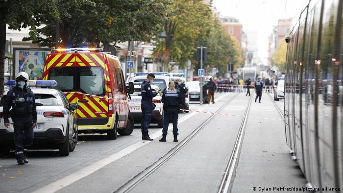 Cordón policial en el lugar del atentado en Niza. (29.10.2020).