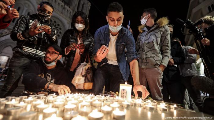 Frankreich Messerattacke in Nizza Trauer (Valery Hache/AFP/dpa/picture-alliance)