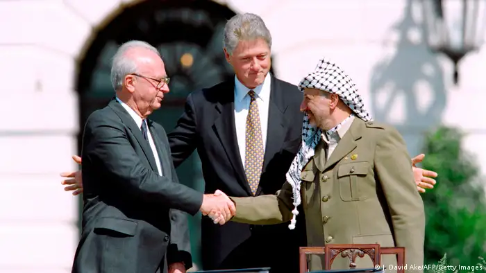 美国前克林顿、阿拉法特和以色列前总理拉宾。哈马斯拒绝承认他们达成的和平协定。