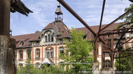 Beelitz-Heilstaetten: Frauenpavillon mit morbidem Charme