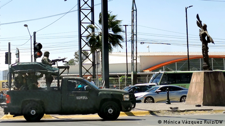 Mexiko | Militärfahrzeug in Celaya (Mónica Vázquez Ruiz/DW)