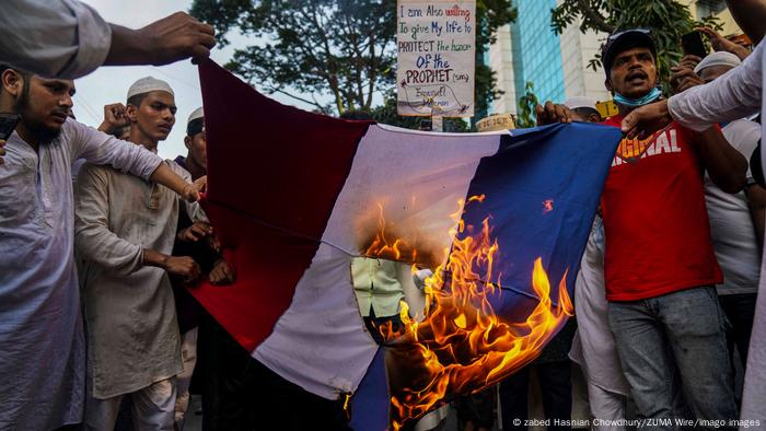 Bangladesch | Religion | Protest gegen Präsident Macron (zabed Hasnian Chowdhury/ZUMA Wire/imago images)