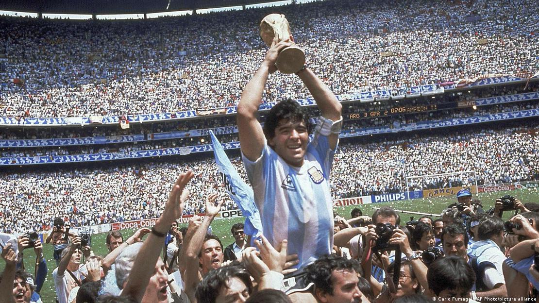 1986 Dünya Kupası'nı kazanan Arjantin Milli Takımı'nın kaptanı Diego Armando Maradona