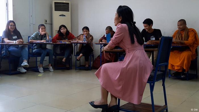 DW Akademie | Topic game 'true or false'