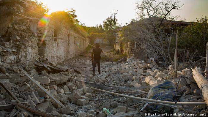 Разрушенные дома после боев в Нагорном Карабахе