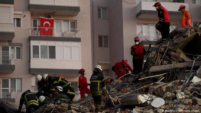 Türkei Erdbeben Zerstörung bei Izmir (Ozan Kose/AFP/Getty Images) Türkei Erdbeben Zerstörung bei Izmir (Ozan Kose/AFP/Getty Images)