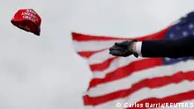 30.10.2020
U.S. President Donald Trump tosses out 'Keep America Great' caps as he arrives for a campaign rally at Oakland County International Airport in Waterford Township, Michigan, U.S., October 30, 2020. REUTERS/Carlos Barria TPX IMAGES OF THE DAY REFILE - CORRECTING INFORMATION