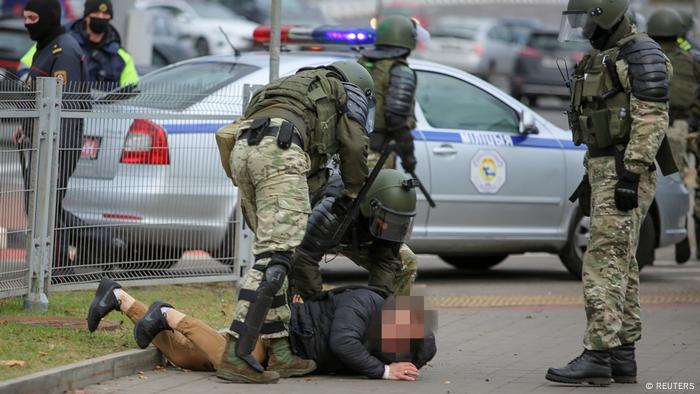 Беларусь: на акциях протеста задержаны более 250 человек | Важнейшие политические события в Беларуси: оценки, прогнозы, комментарии | DW | 01.11.2020