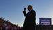 US-Präsident Donald Trump mit erhobener Faust vor jubelnden Anhängern (Mandel Ngan / AFP) US-Präsident Donald Trump mit erhobener Faust vor jubelnden Anhängern (Mandel Ngan / AFP)
